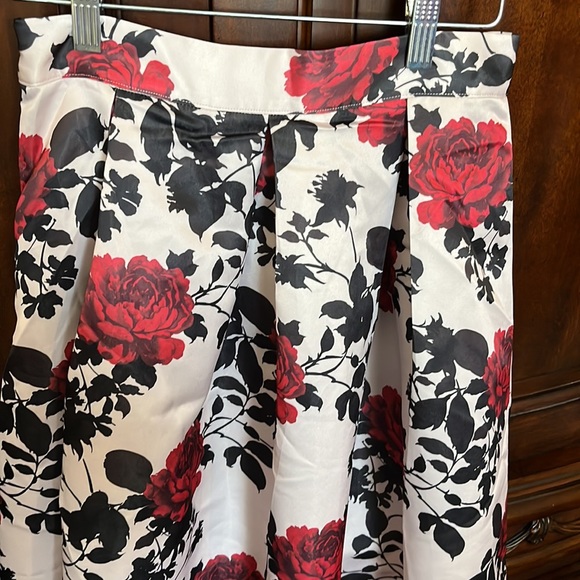 Shein long floral skirt red black light pink size medium. Fits like a small - Picture 2 of 3